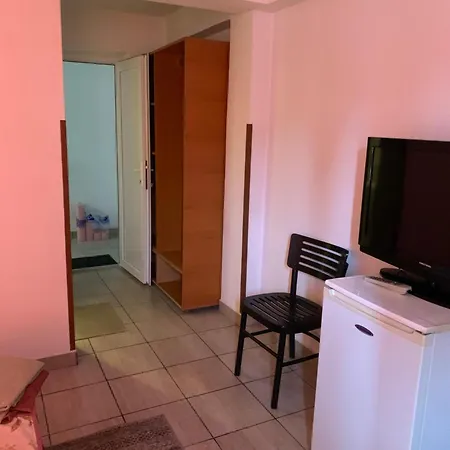 Apartman Quiet Garden Ground Floor