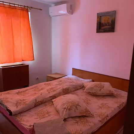 Quiet Garden Ground Floor Apartman Bukarest