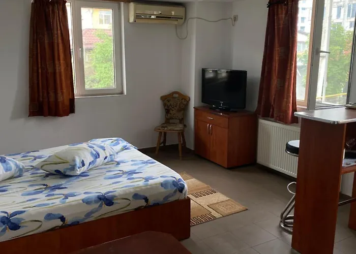 Quiet Garden Ground Floor Бухарест