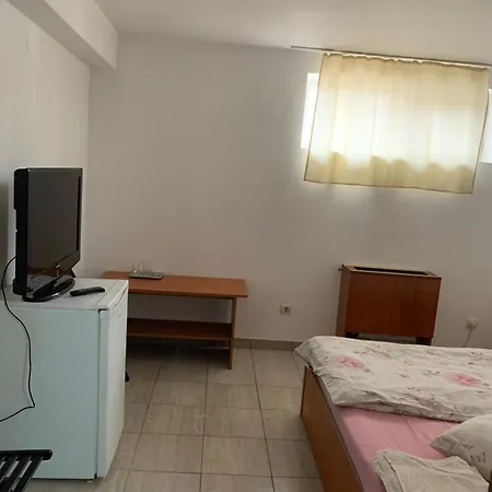 Quiet Garden Ground Floor