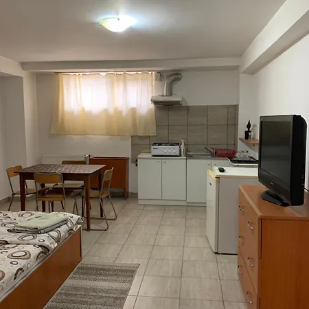 Quiet Garden Ground Floor