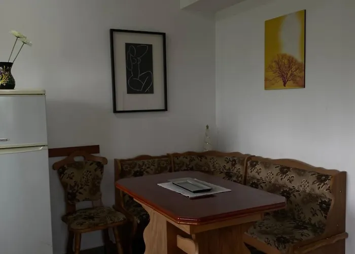 Quiet Garden Ground Floor * 布加勒斯特